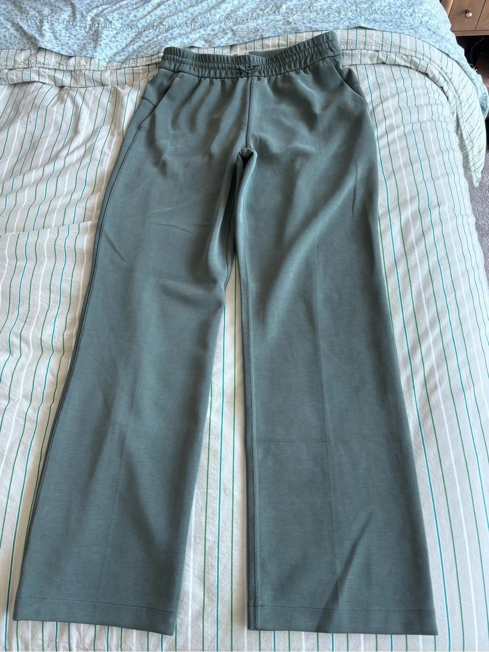 NWOT Lululemon Softstreme High-Rise Pant in Dark Forest Size 8
